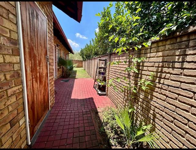 3 BEDROOM TOWNHOUSE FOR SALE IN EQUESTRIA